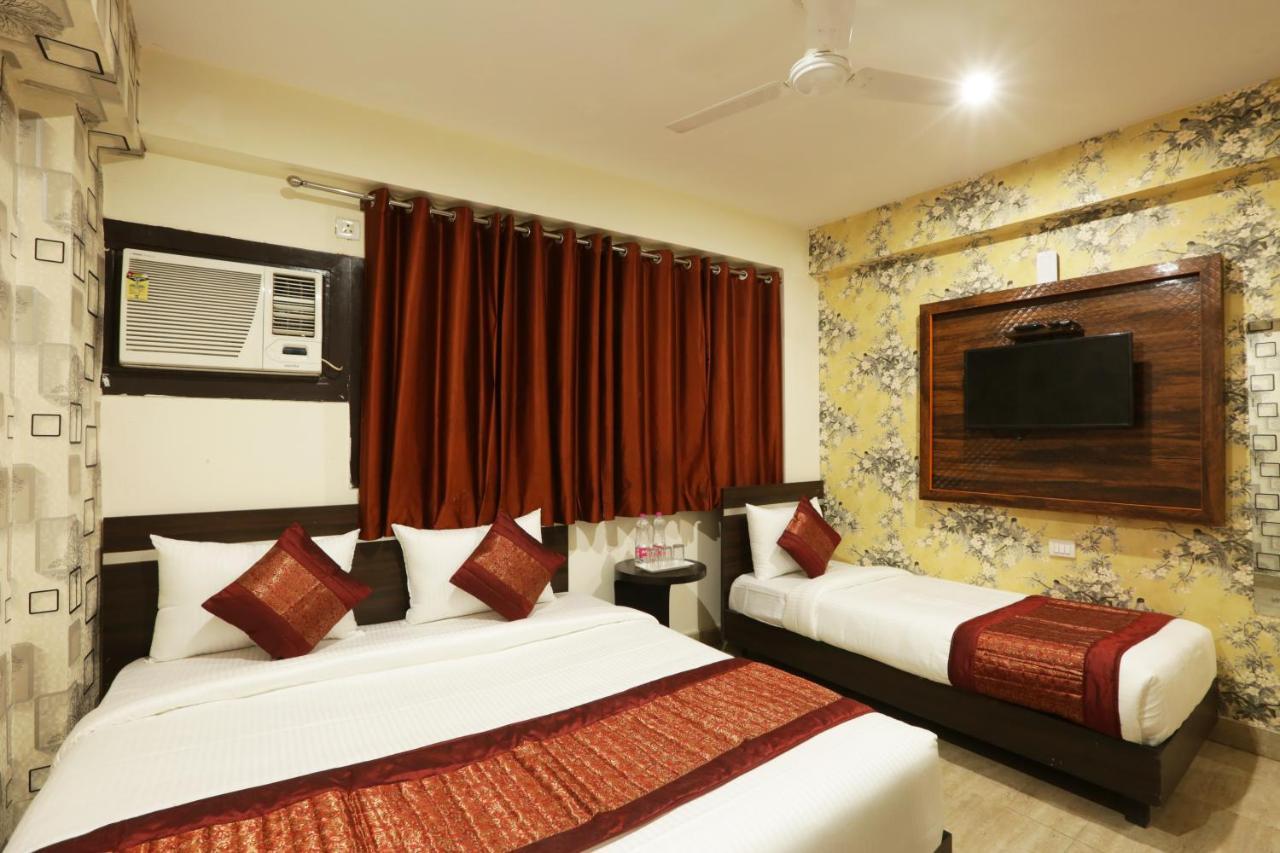Green Plaza At Airport Hotel New Delhi Bagian luar foto